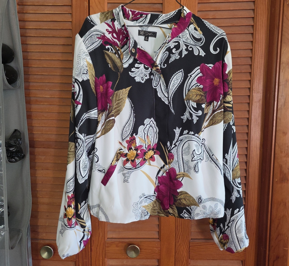 DG2 by Diane Gilman Black, White & Magenta Floral Button-Down Shirt
